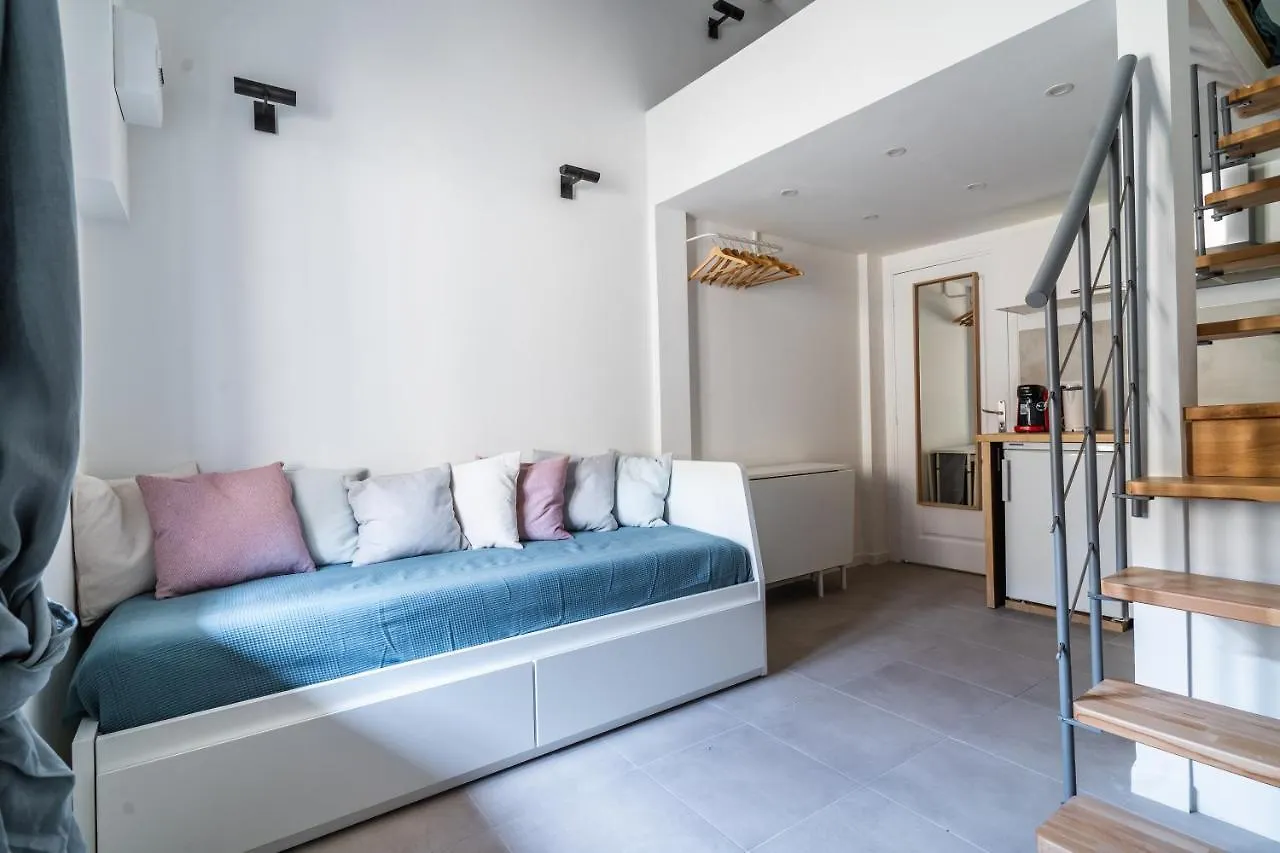 Bonsai Flat In Beausoleil location